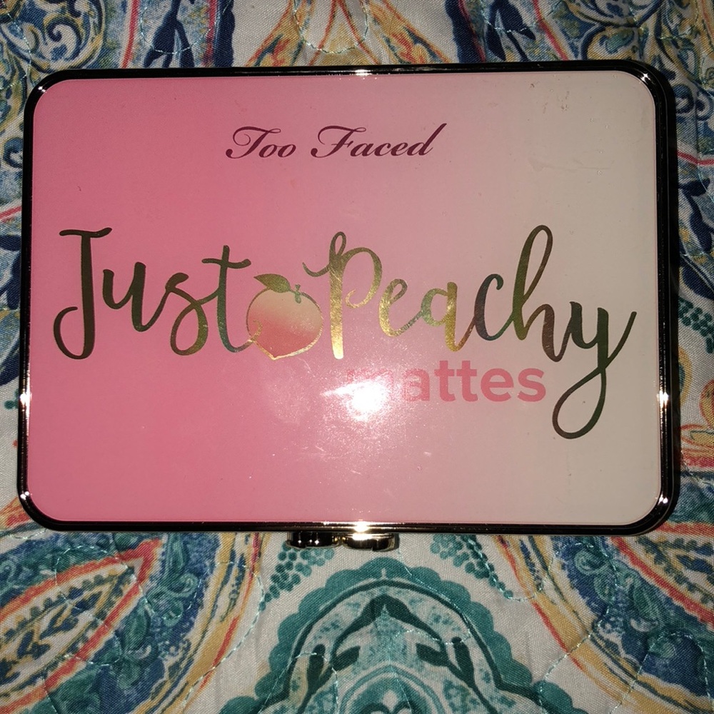 *SOLD*Too faced just peachy eyeshadow palette